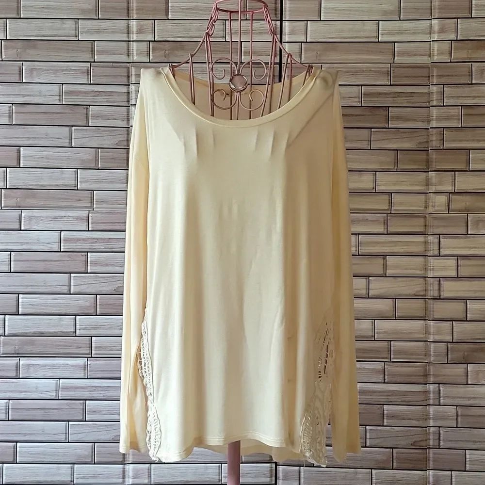 Hem & Thread rayon blouse - Cream Stretch Rayon Womens Size L